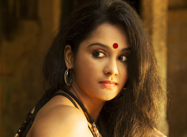 Actress-Lakshmi-Priyaa-27