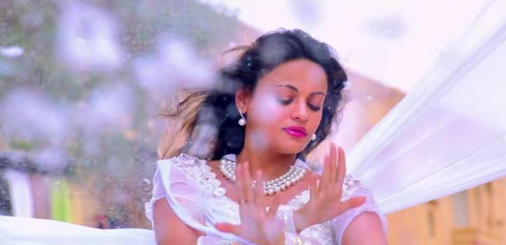 Sneha Ullal – Bezubaan Ishq – Teri Masumiyat Video Song