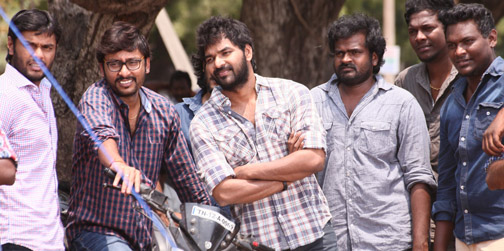 படப்பிடிப்பில் ரசிகர்களை கண்டு பயந்த ஜெய் – ஆர்.ஜே. பாலாஜி